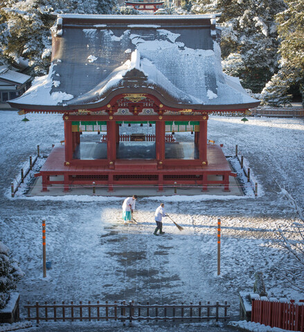 初雪の朝アサ