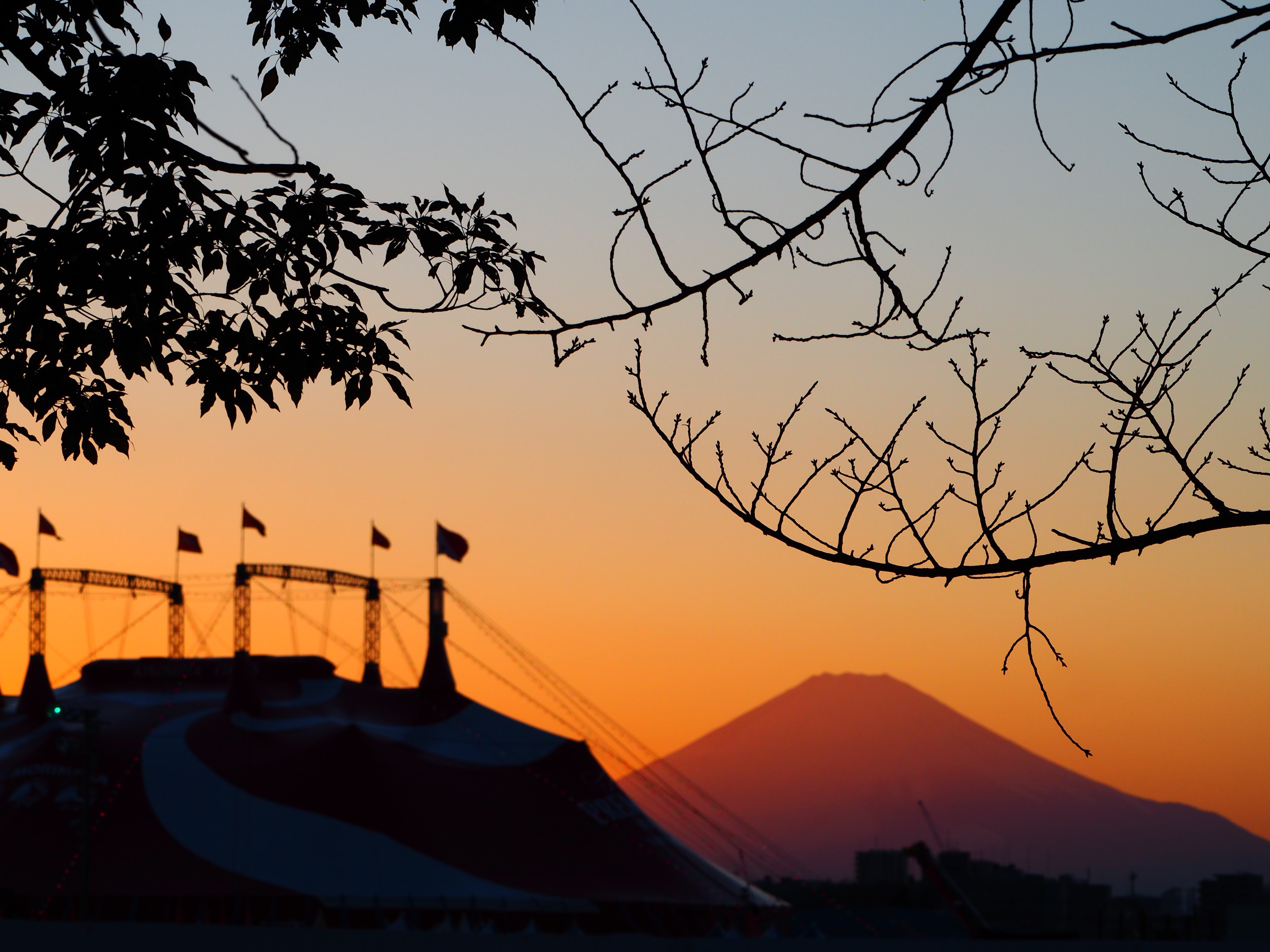 富士山がふたつ？