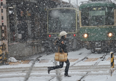 雪に踊る